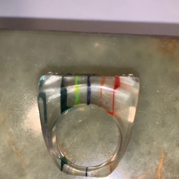 Vintage 70’s rainbow striped lucite ring - Picture 3 of 7